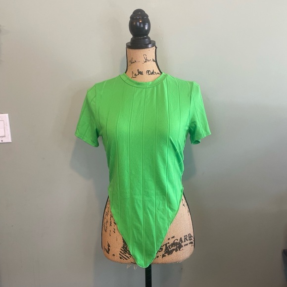 love J Tops - Love J U.S.A Womens Ribbed Casual Short Sleeve Y2K V-Hem Top Lime Green Large